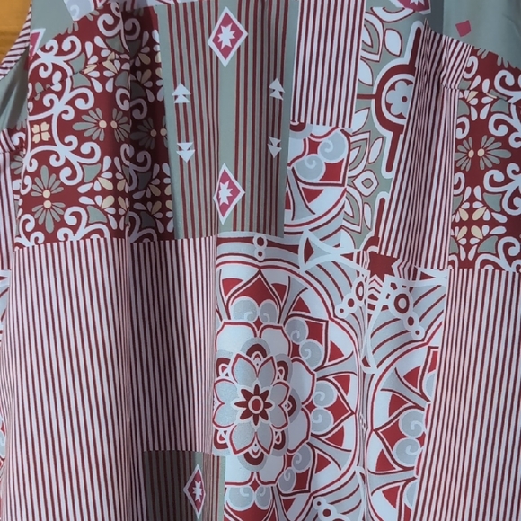 Women's Patterned Top - Picture 2 of 3